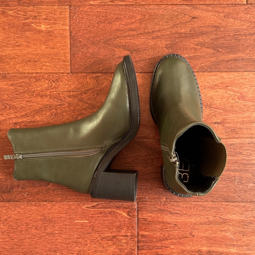 Unworn! Green Heeled Boots with Chunky Block Heel